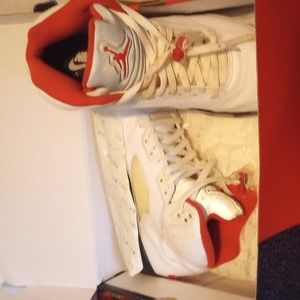 Three pairs of Air Jordon size 11, and two pairs of Air force ones size 11